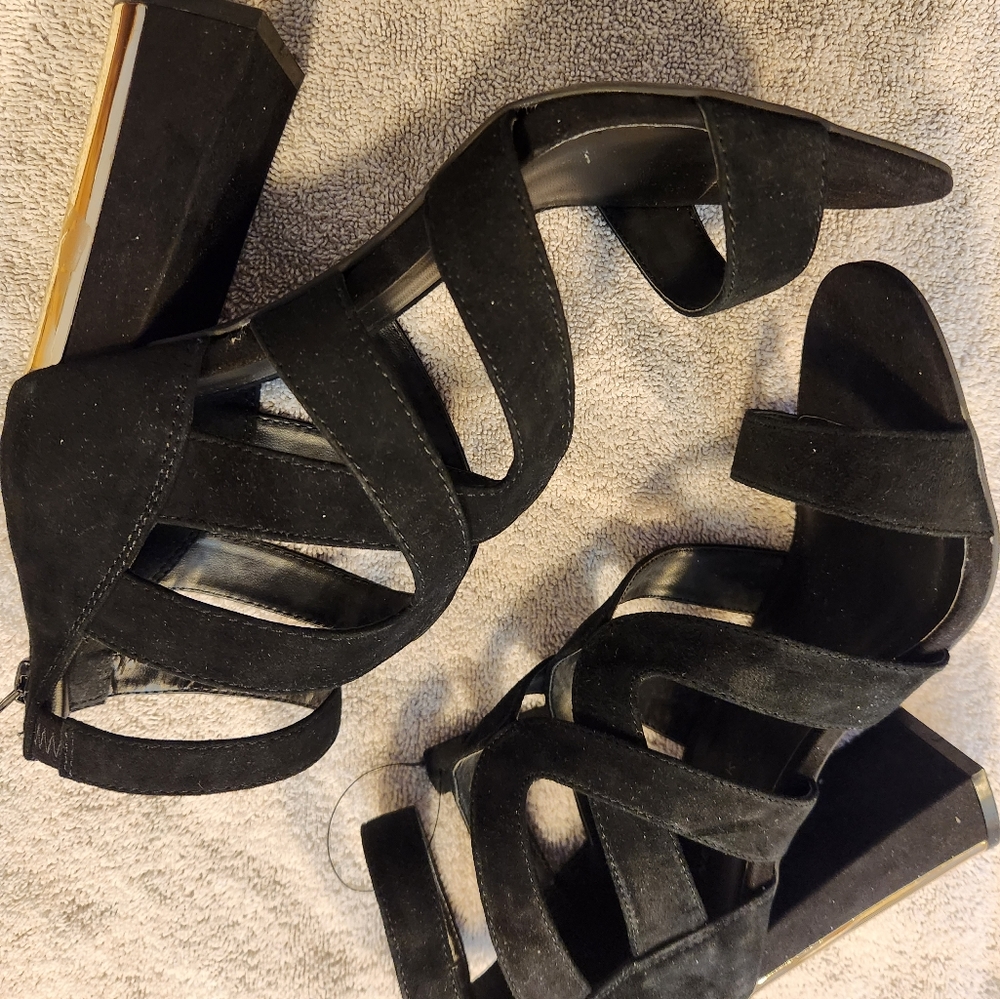 Heels - Picture 2 of 2